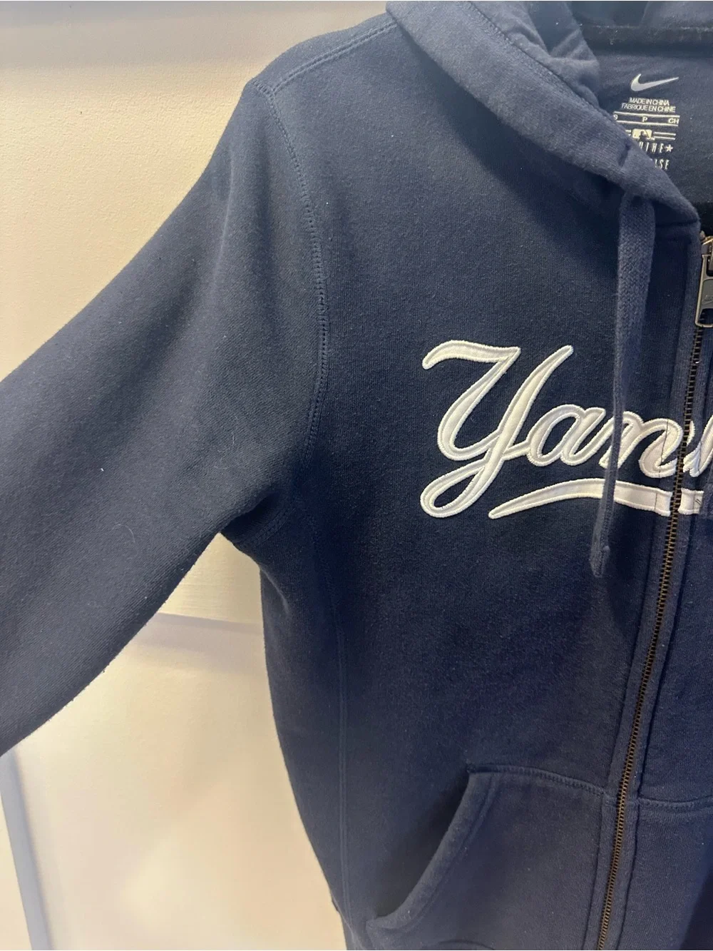 Nike women's Navy Yankees Full-Zip Hoodie size S
